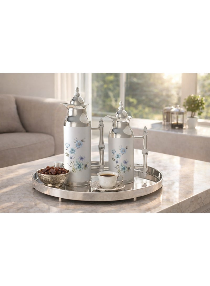 ريفان طقم ترامس فضي مزخرف بنقوش زهور زرقاء ناعمة ❄️🌼 | قطعتان (1 لتر + 0.7 لتر) - Image 1